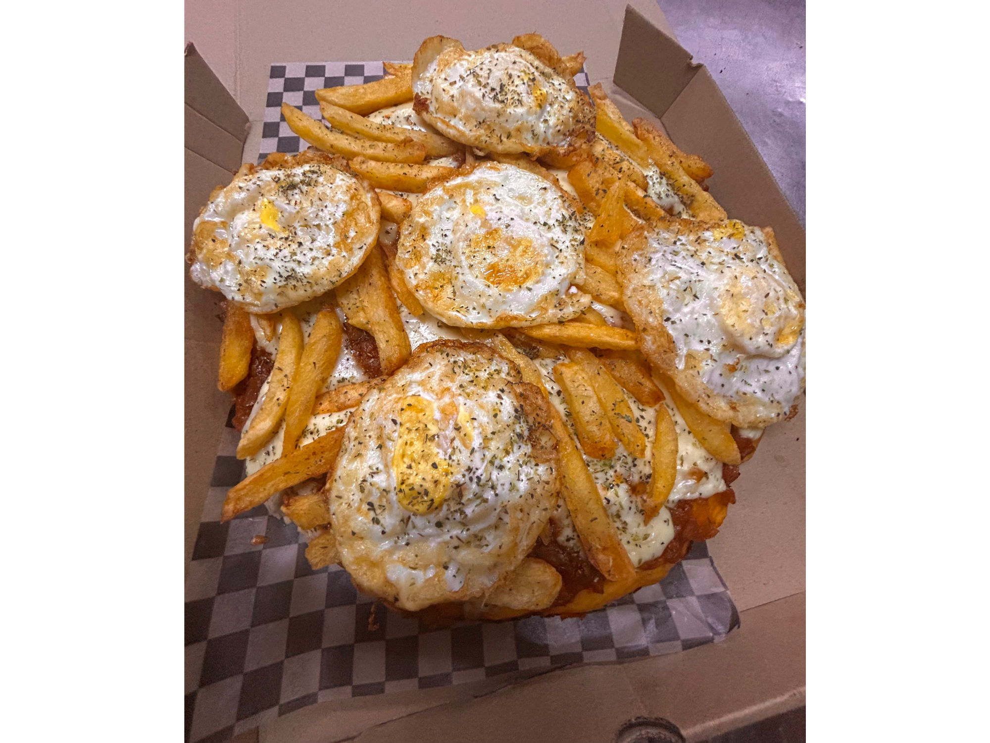 Papas fritas y huevo frito