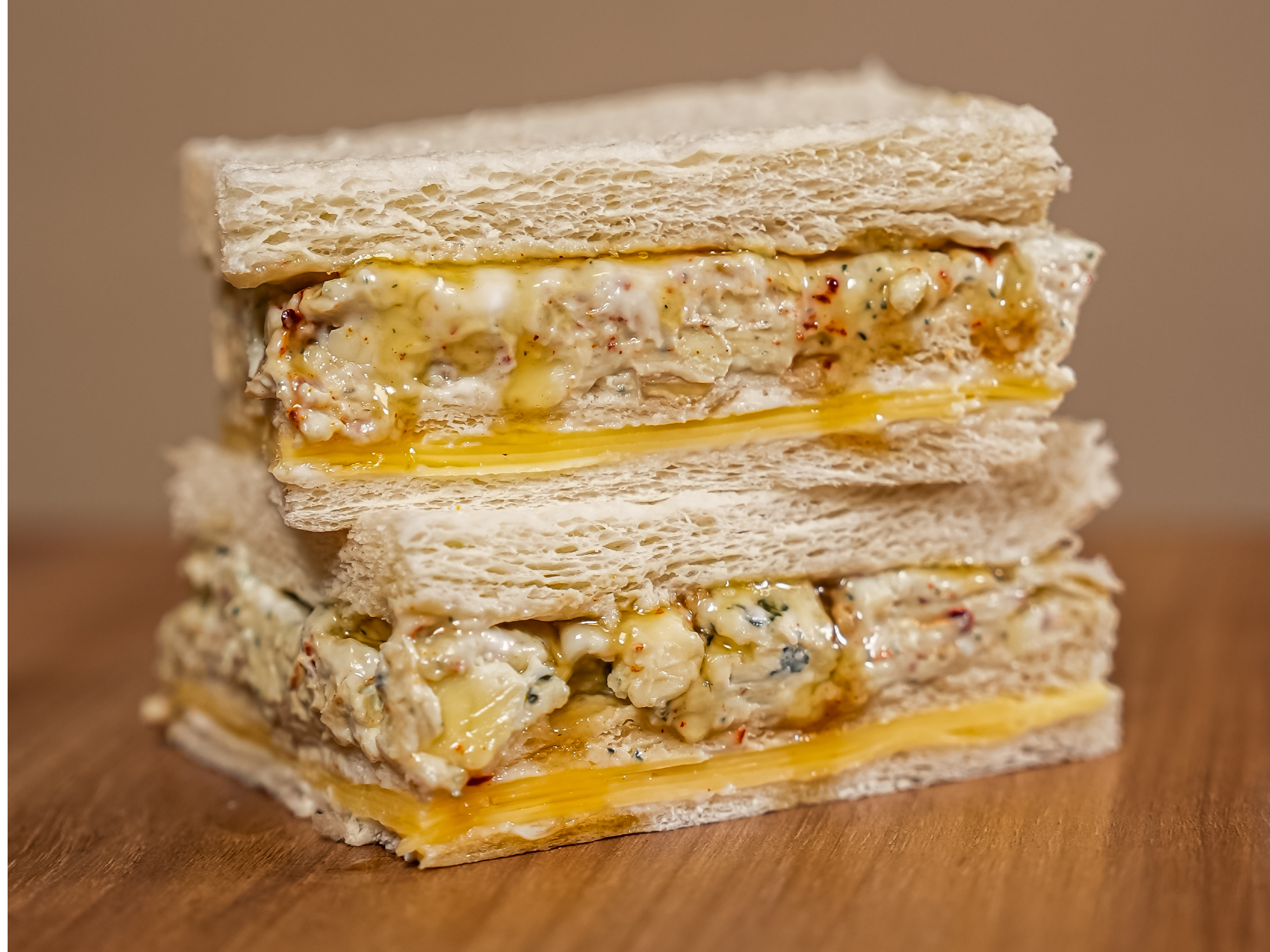 SANDwICH DE MIGA CUATRO QUESOS