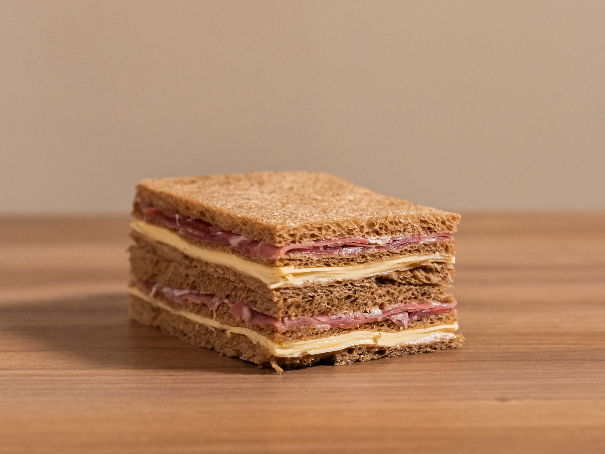 SANDWICH DE MIGA JAMON CRUDO