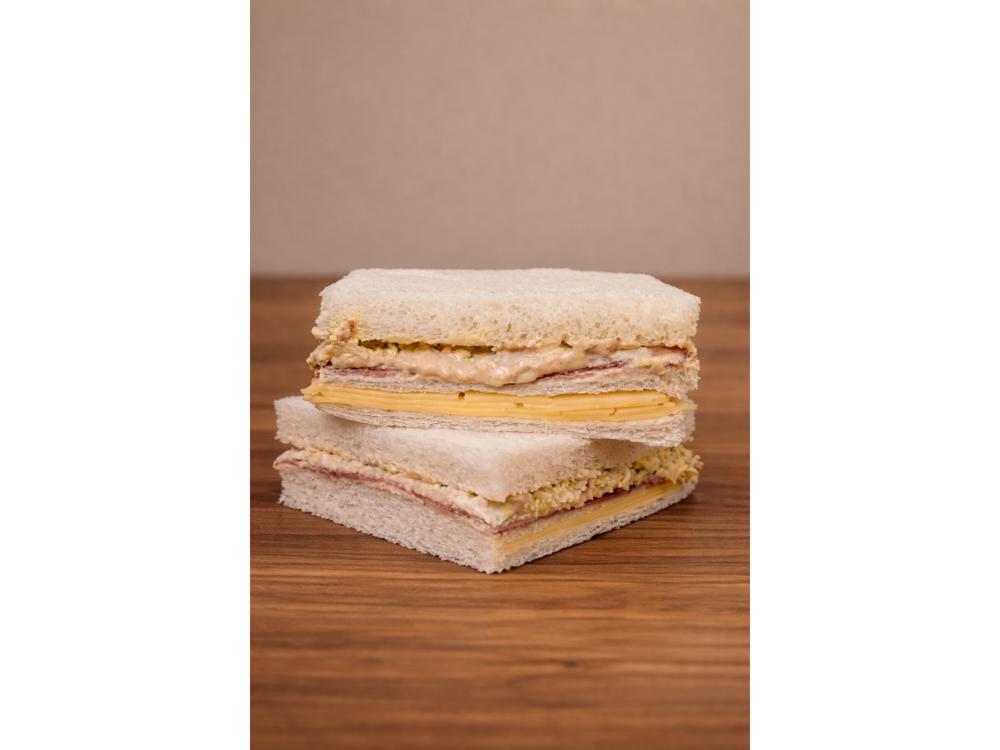 SANDWICH DE VITEL TONE