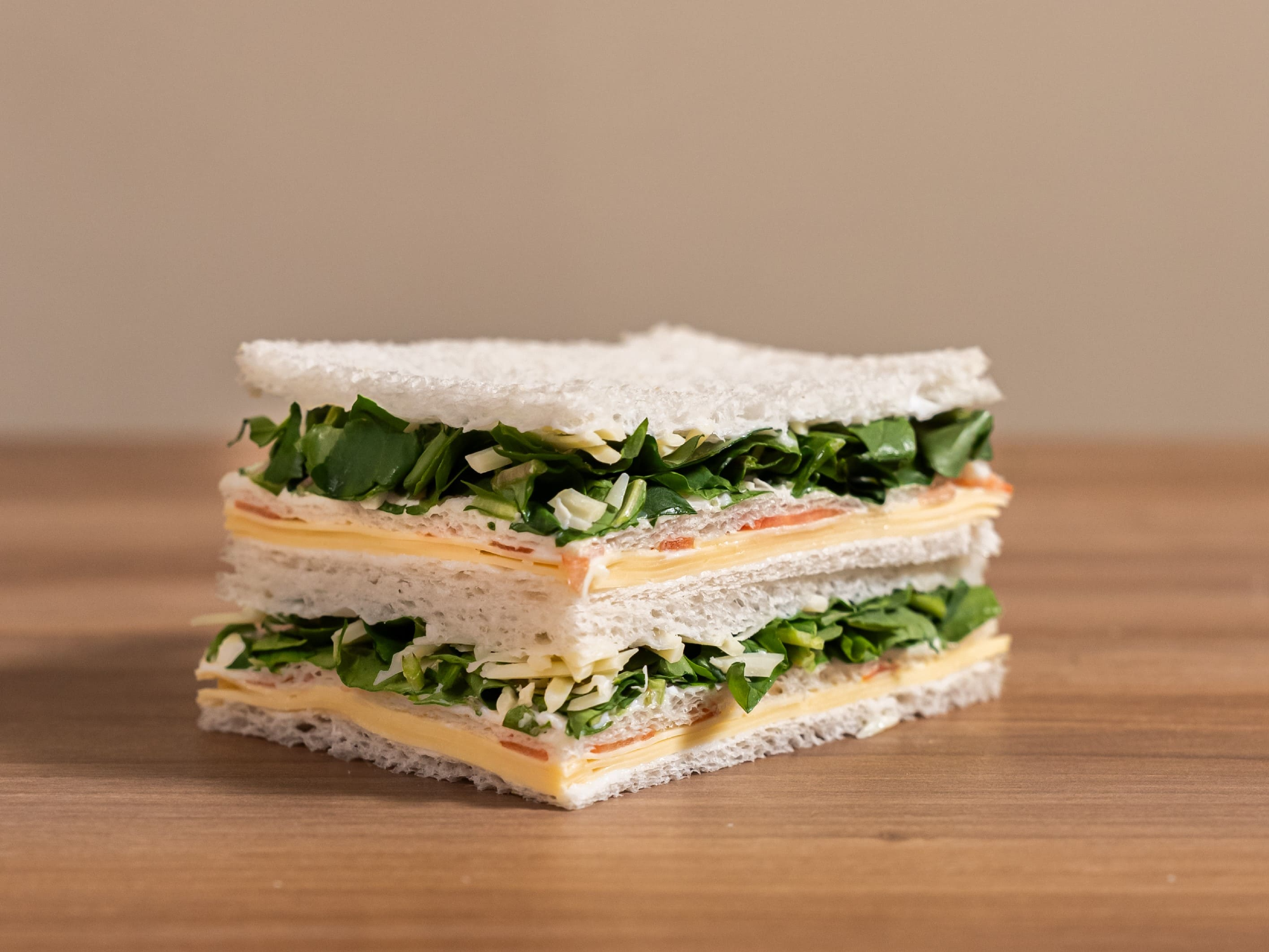 SANDWICH DE MIGA RÚCULA