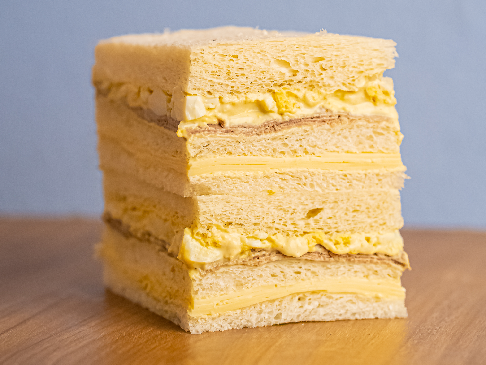 SANDWICH DE VITEL TONE