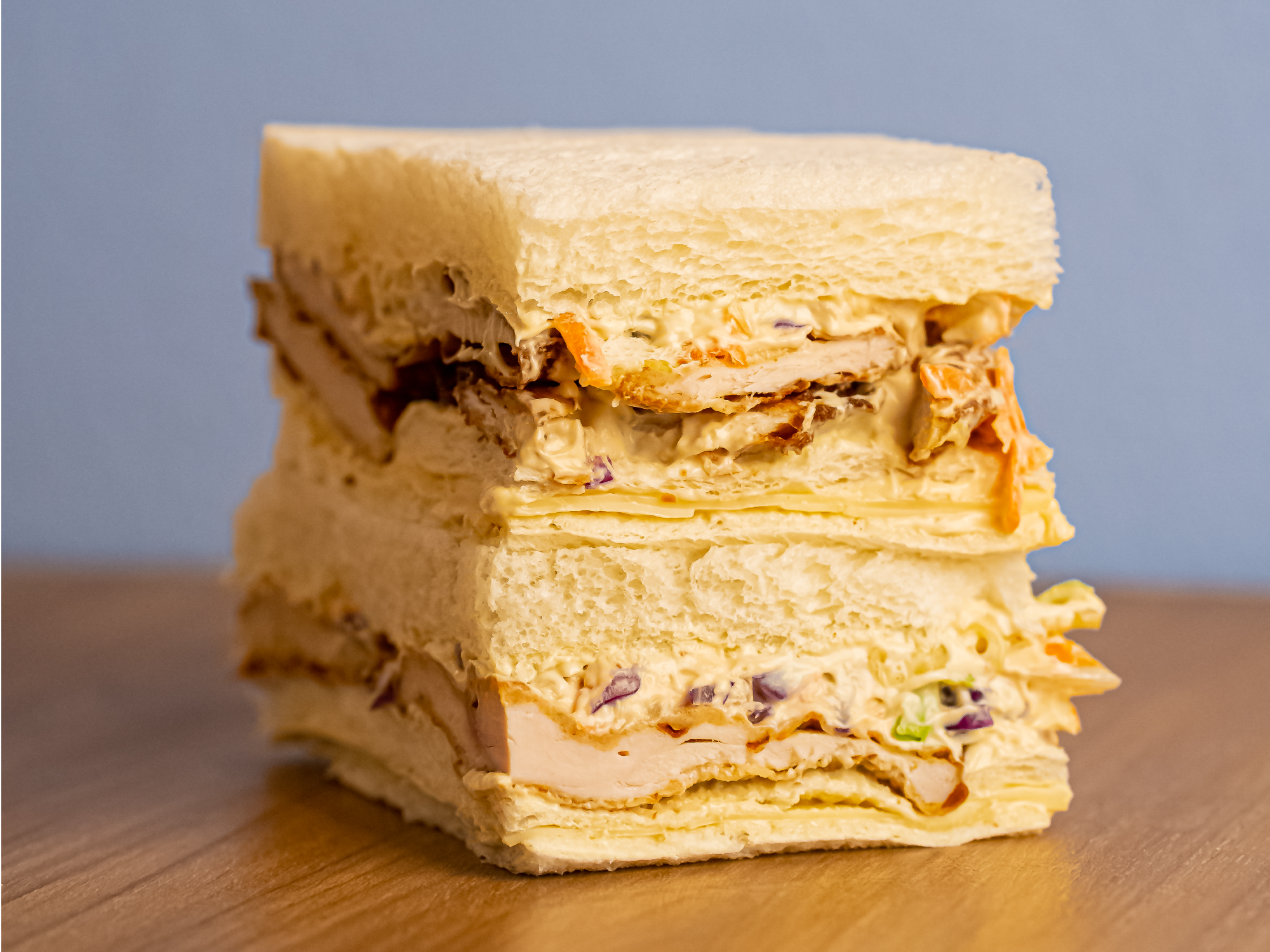 MILANESA DE POLLO Y COLESLAW