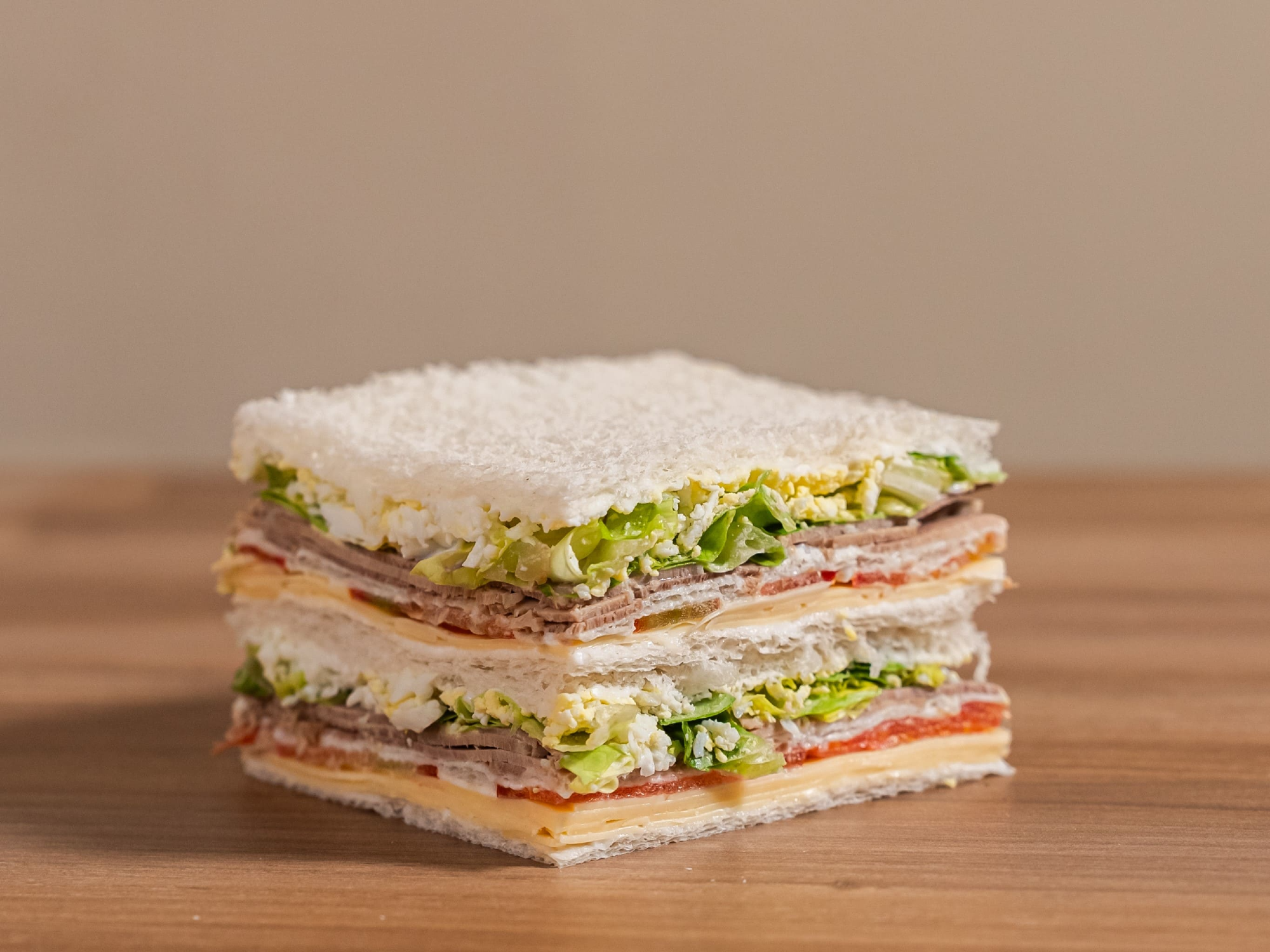 SANDWICH DE MIGA DE TERNERA Y  VERDURAS