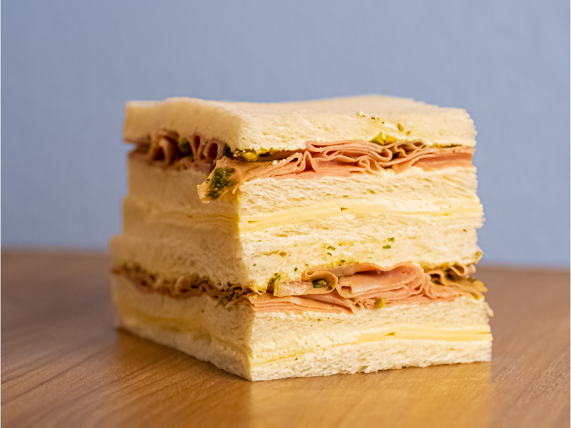 SANDWICH DE MORTADELA CON PISTACHOS