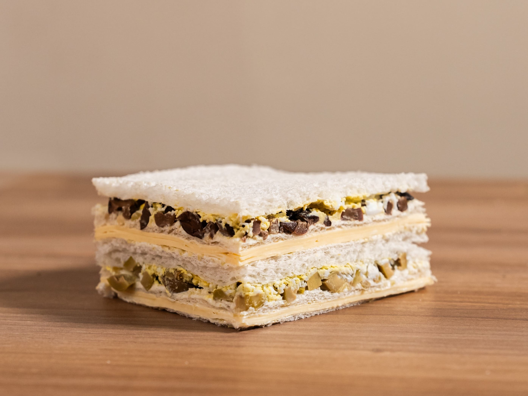 SANDWICH DE MIGA DE ACEITUNAS