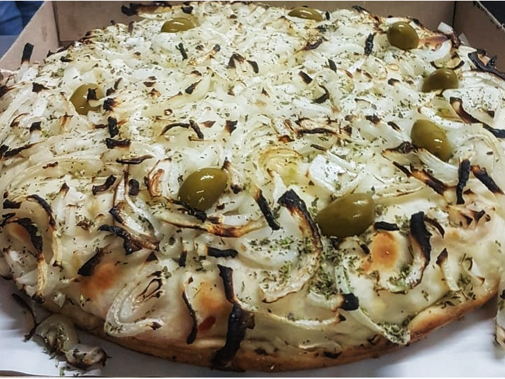 Fugazzeta Rellena 1 de Cha-Cha Pizzeria Tradicional