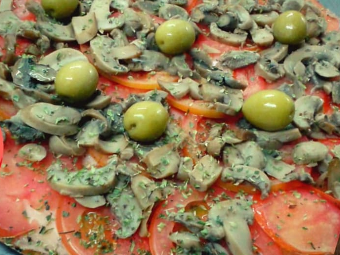 Champignones con tomates