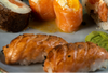 Nigiri de salmón flambeado