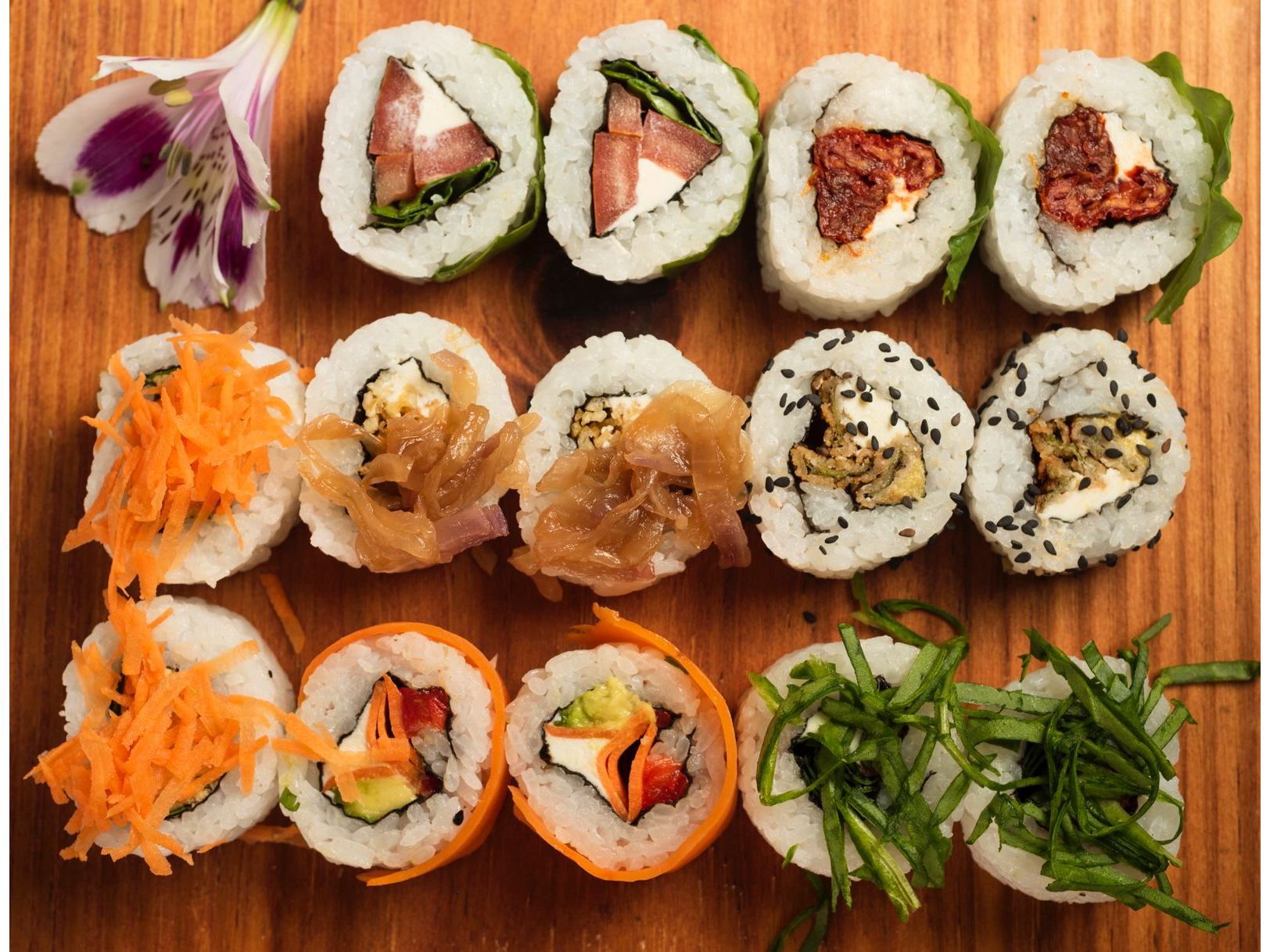 Combinado de rolls vegetarianos