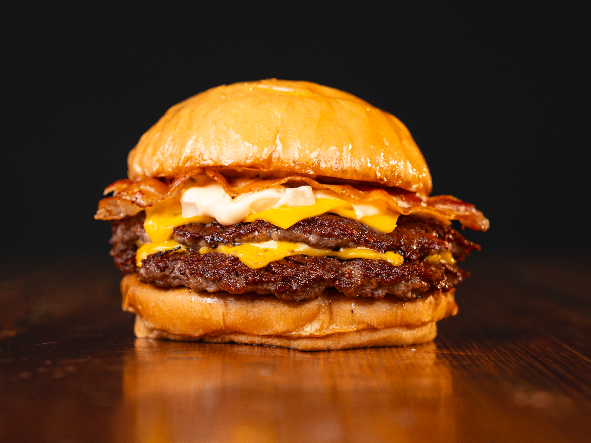 Bacon Cheeseburger Simple con papas