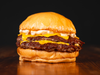 Cheeseburger Simple con papas