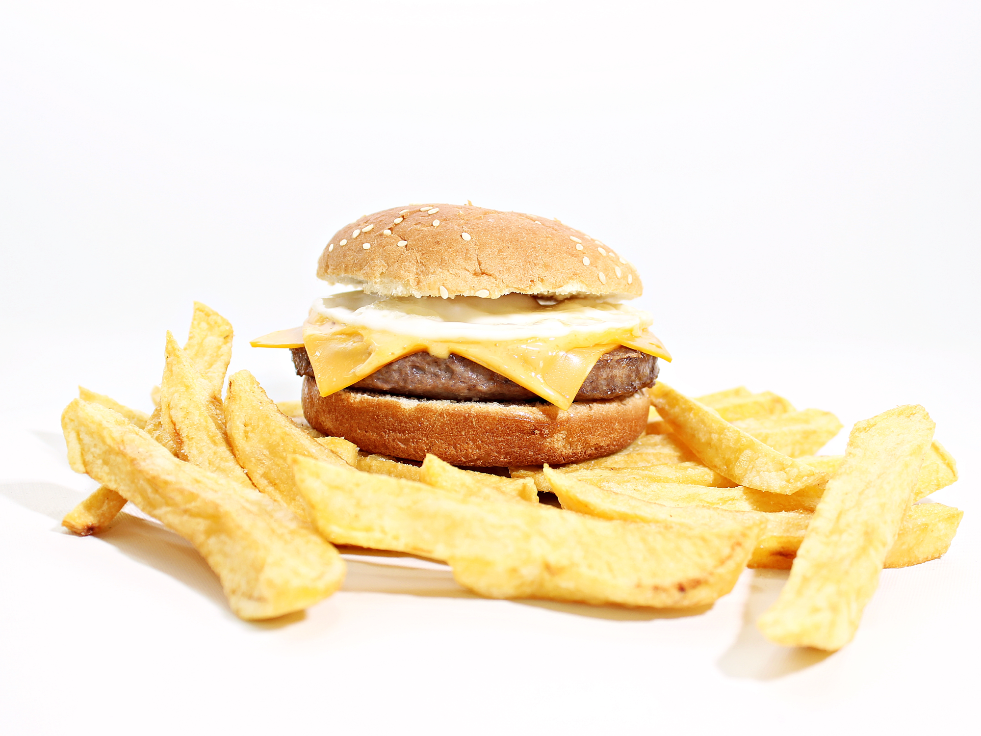 HAMBURGUESA SIMPLE + PAPAS + BEBIDA