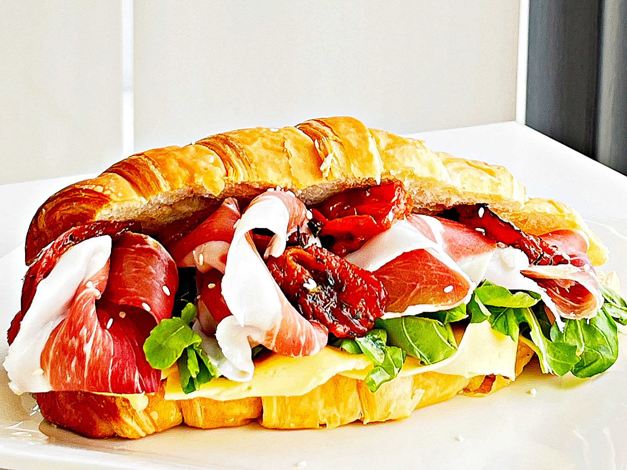 CROISSANT DE JAMON CRUDO