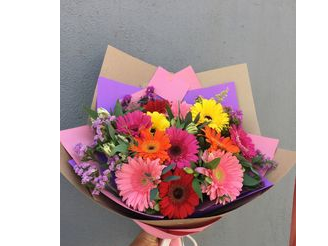 Gerbera Especial 💜🩷🧡 de Floreria Del Sur
