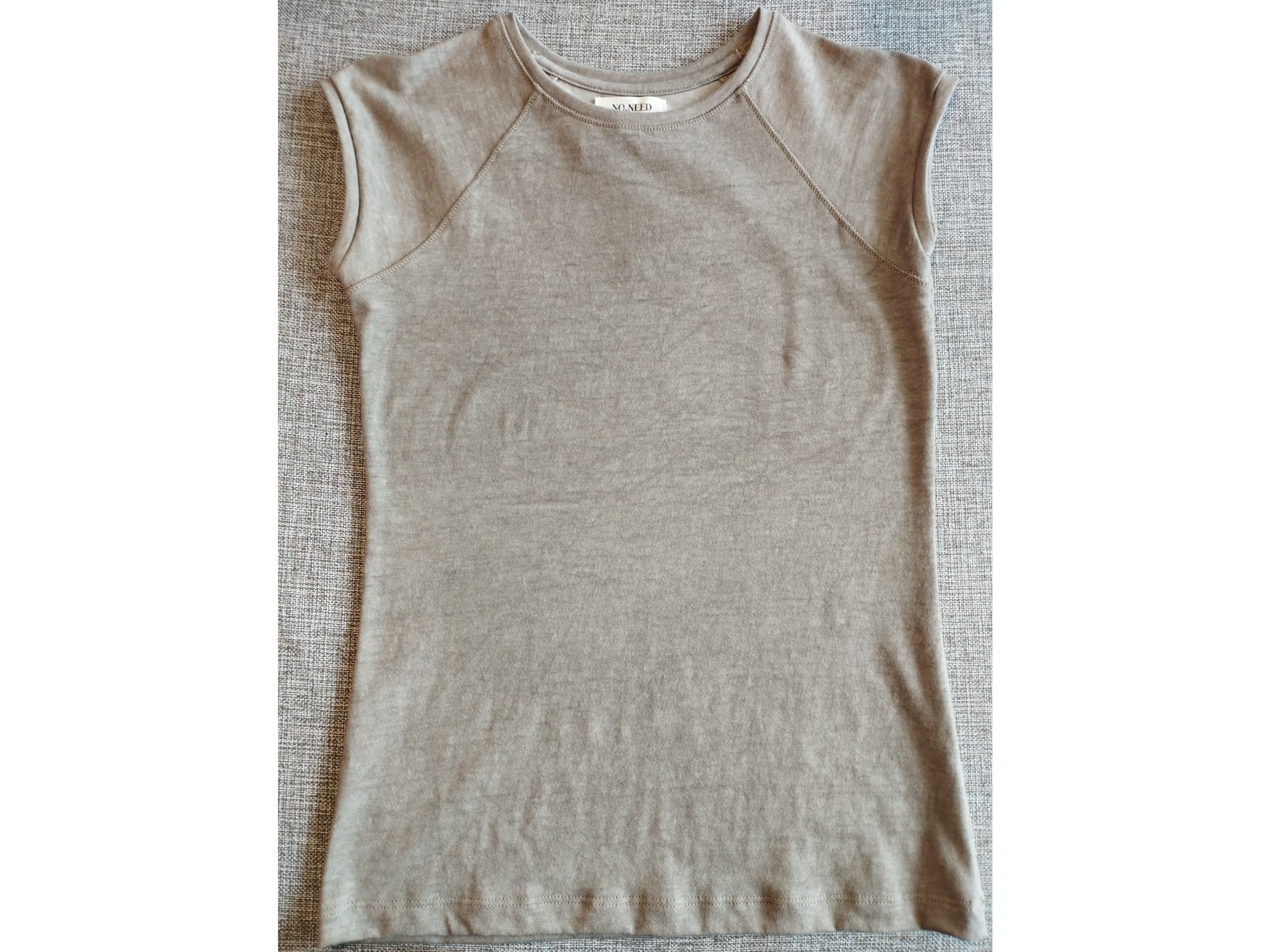 Remera NoNeed beige