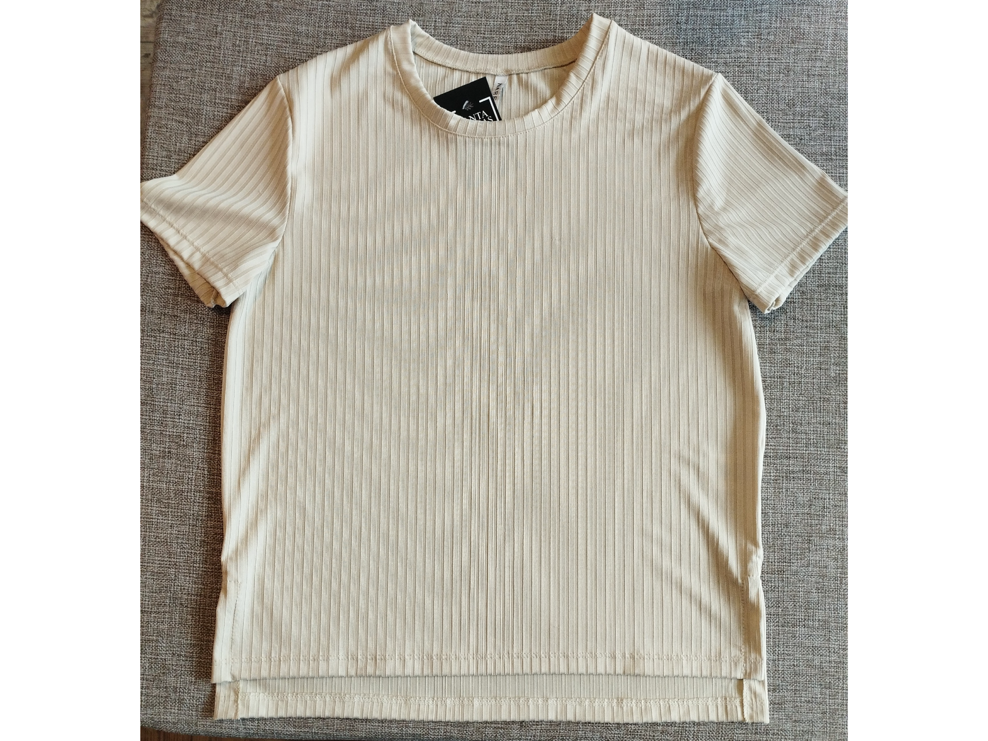 Remera basica beige