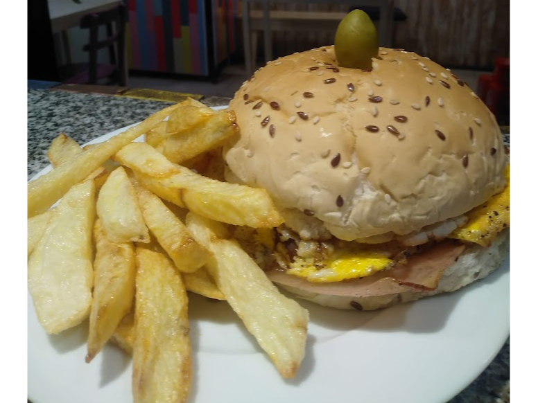 Hamburguesa a los 4 quesos