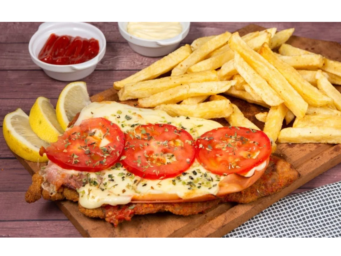 Mila de pollo a la napolitana con guarnición