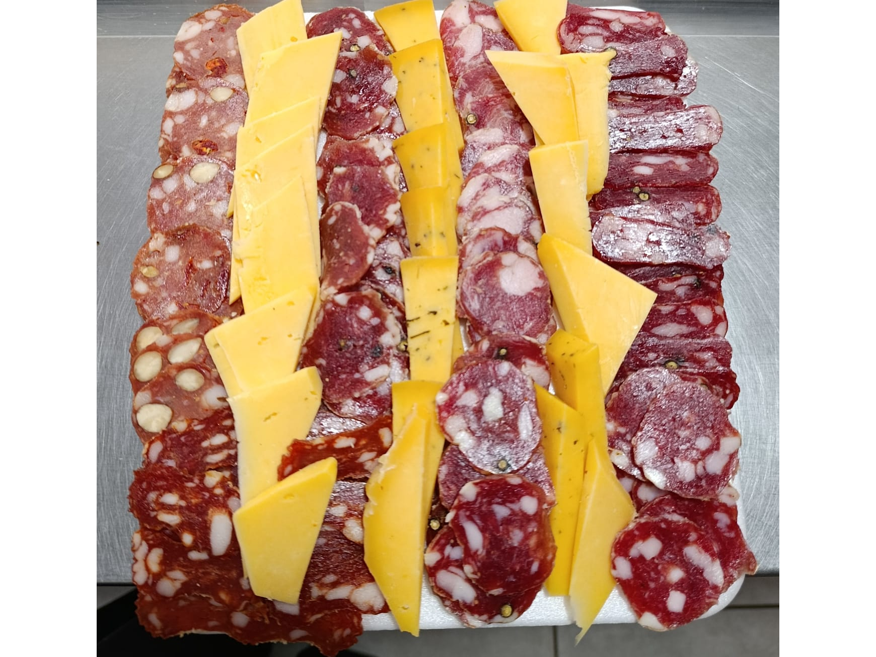 Picada degustacion salames y quesos