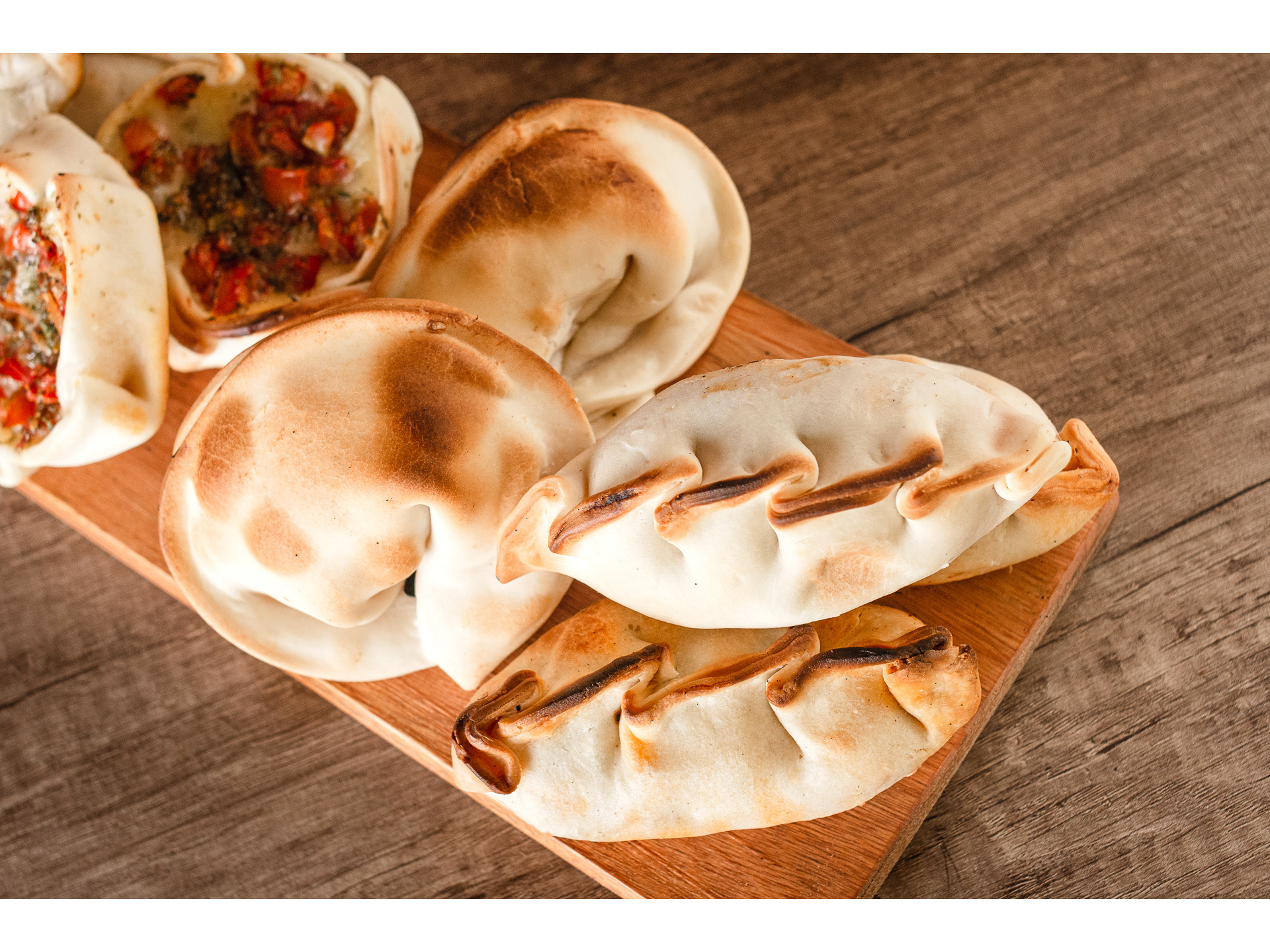 *** PROMO *** DOCENA DE EMPANADAS (HASTA 3 VARIEDADES DISTINTAS) de Contigo Burgers y Lomos