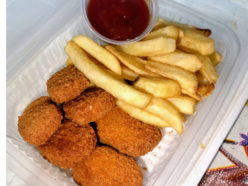 Nuggets Con Papas Fritas