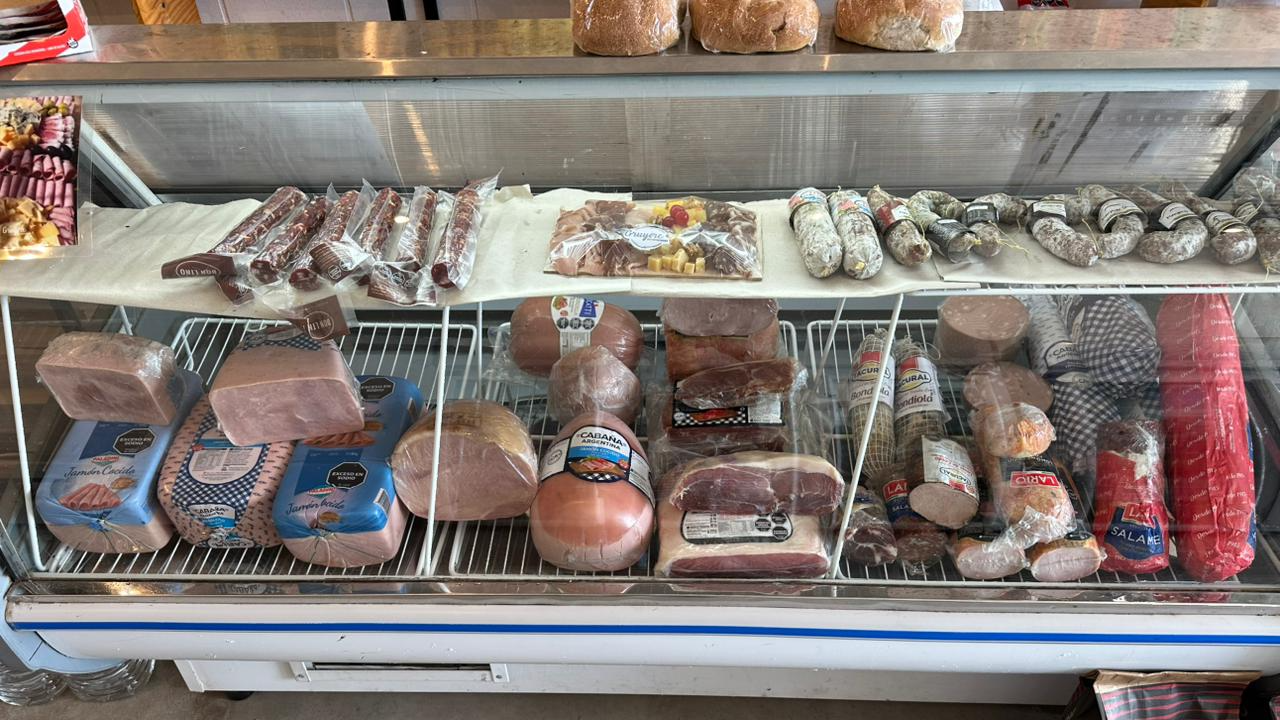 BATEA DE  FIAMBRES  Y EMBUTIDOS  (x grs)