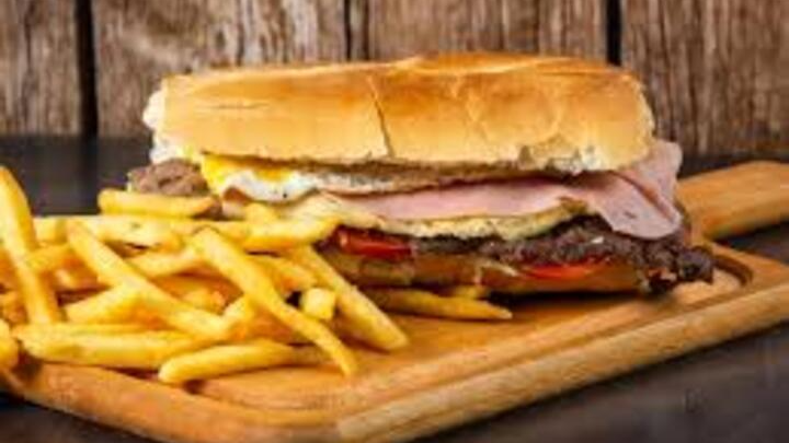 SANDWICH ESPECIALES + FRITAS