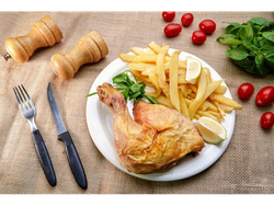 1/4 de POLLO (PATA MUSLO) + Guarnicion