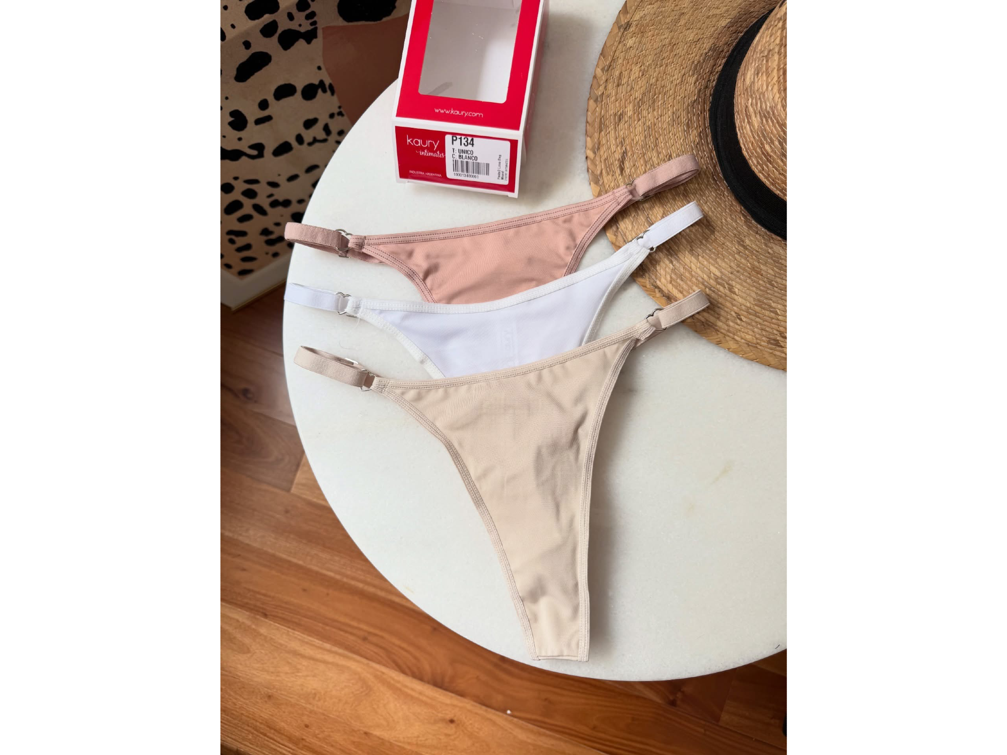 LESS REGULABLE KAURY