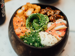 Gohan de 2 a 4 variedades + Bebida + Salsa (Mediodía) desde :