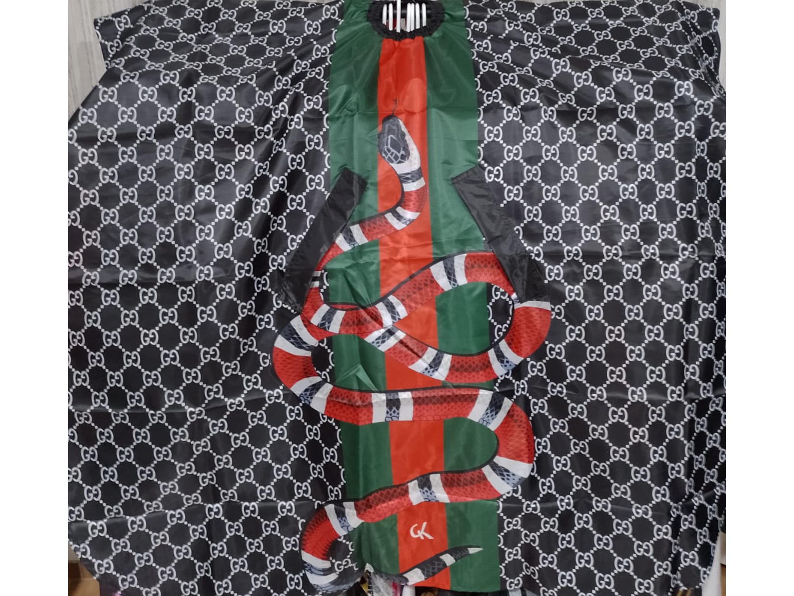 C1006- CAPA SIRE FULL ESTAMPADA (MANO LIBRE) C/ CUELLO ELASTIZADO Y GANCHO