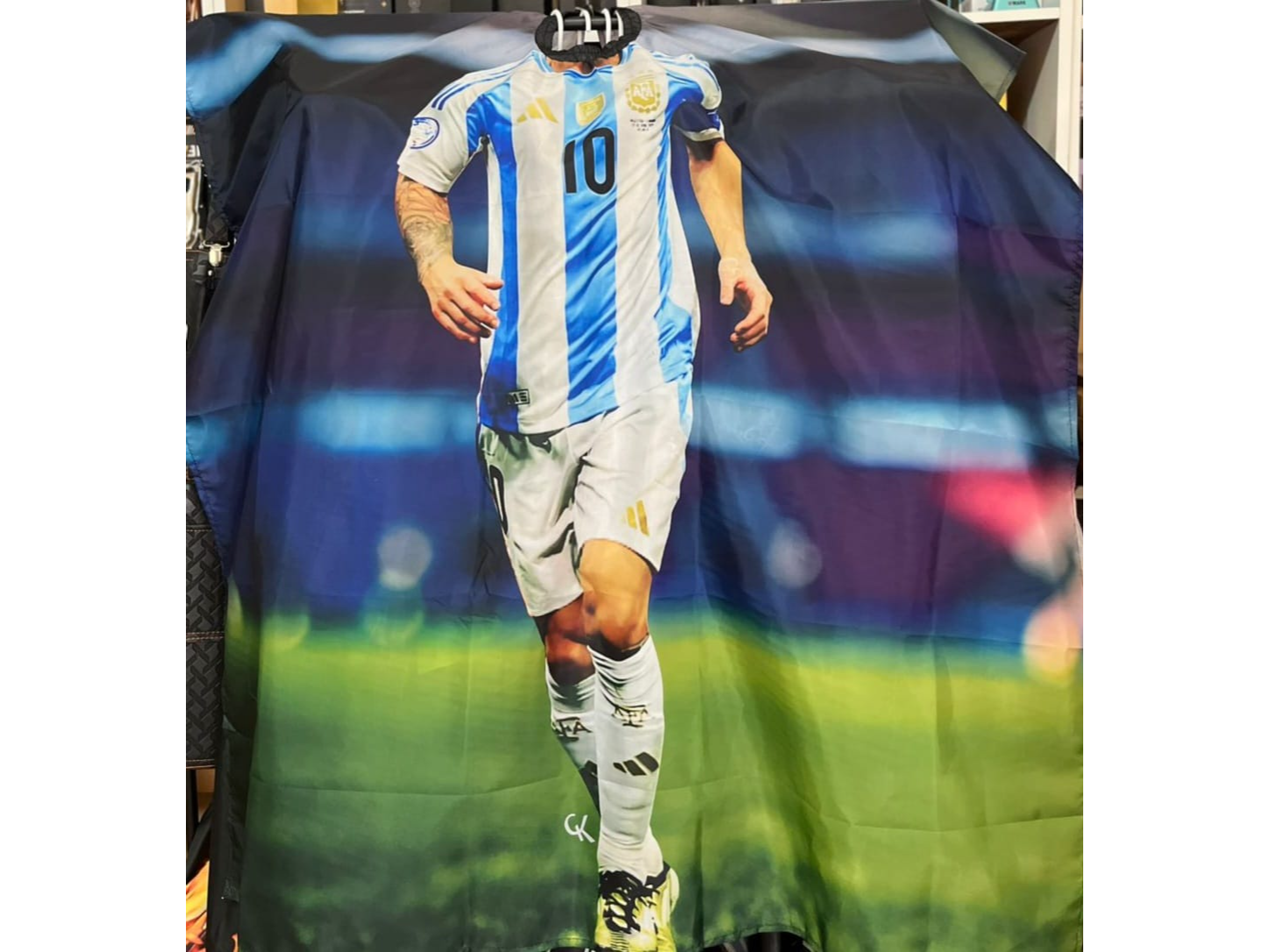C1002- CAPA SIRE FULL ESTAMPADA C/ CUELLO SILVER C/ ELASTICO Y GANCHO