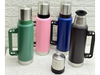 TERMO C/ PICO CEBADOR Y MANIJA PLEGABLE 1300ML LISO