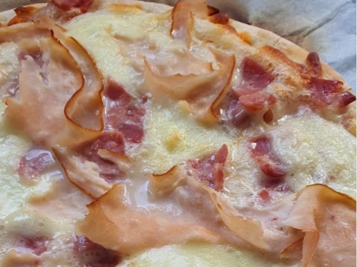 MOZZARELLA CON JAMON COCIDO