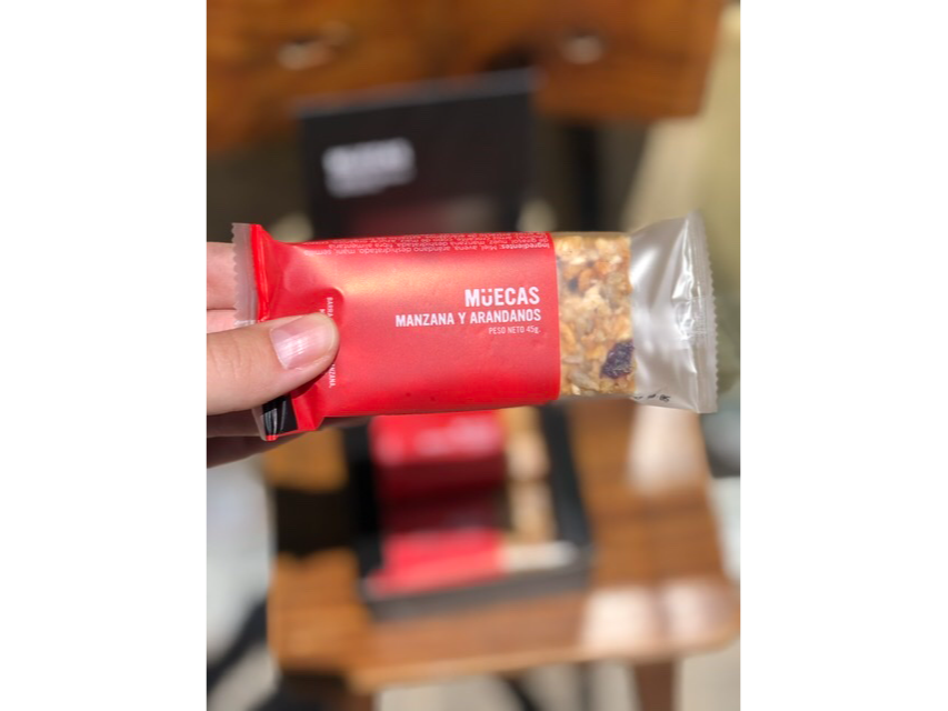 BARRA DE CEREAL "MUECAS" MANZANA Y ARÁNDANOS X 45 GR