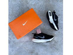 NIKE ZOOM INVINCIBLE