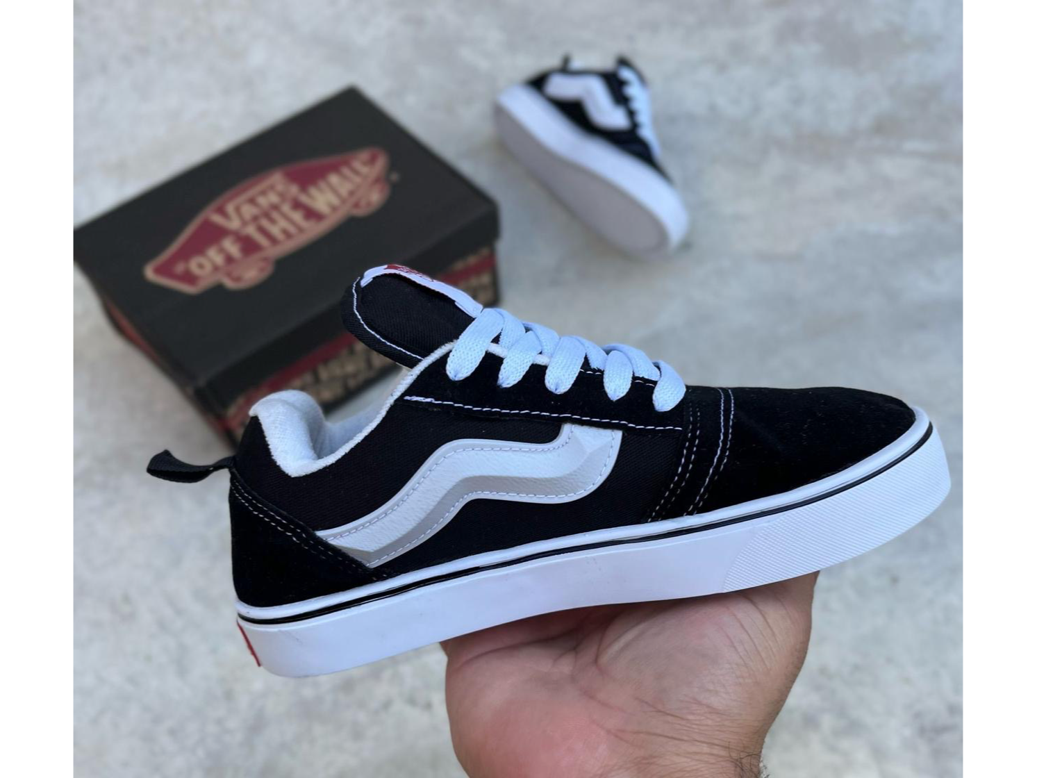 VANS KNU