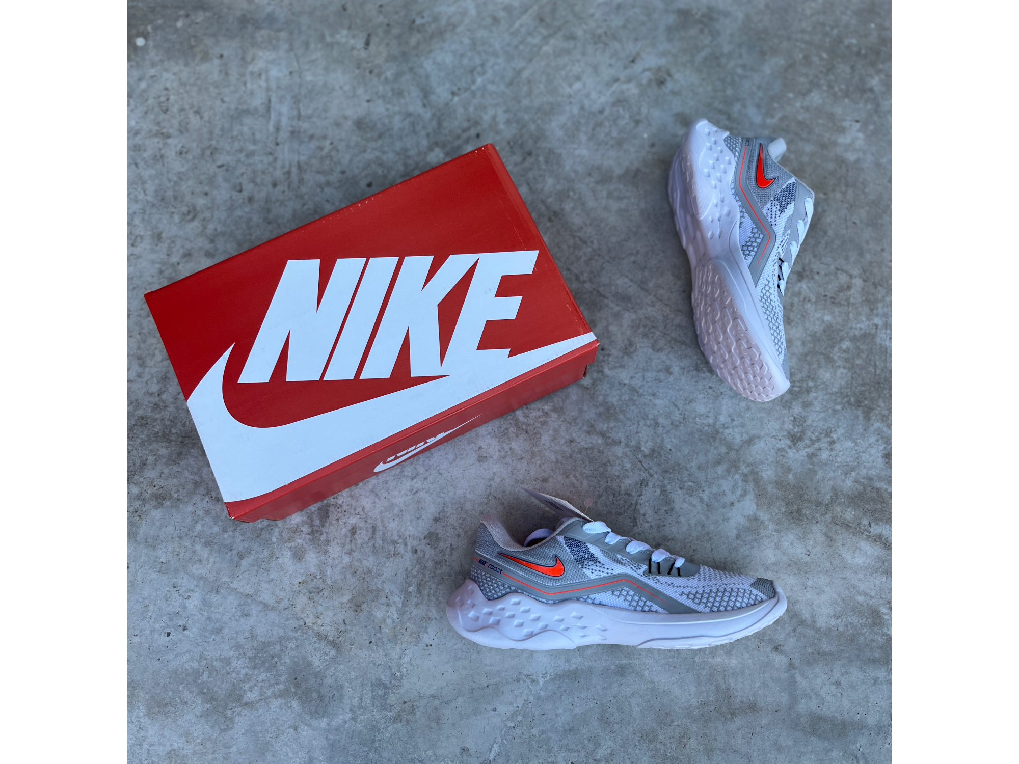 NIKE REACT (gris)