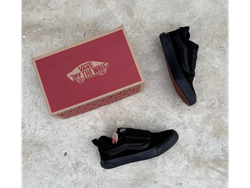 VANS KNU (negra)