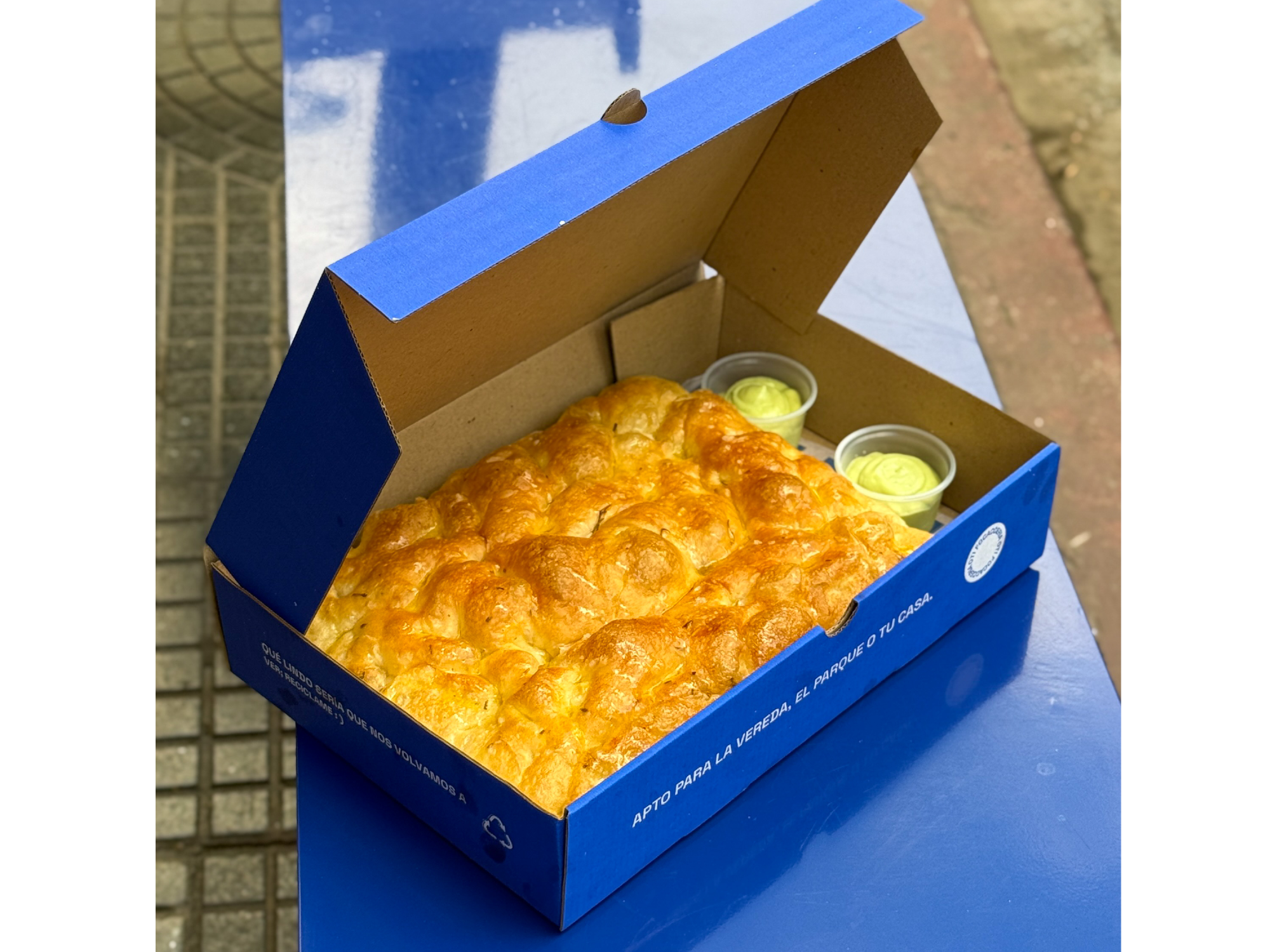 Focaccia entera Clasica de romero y aceite de oliva