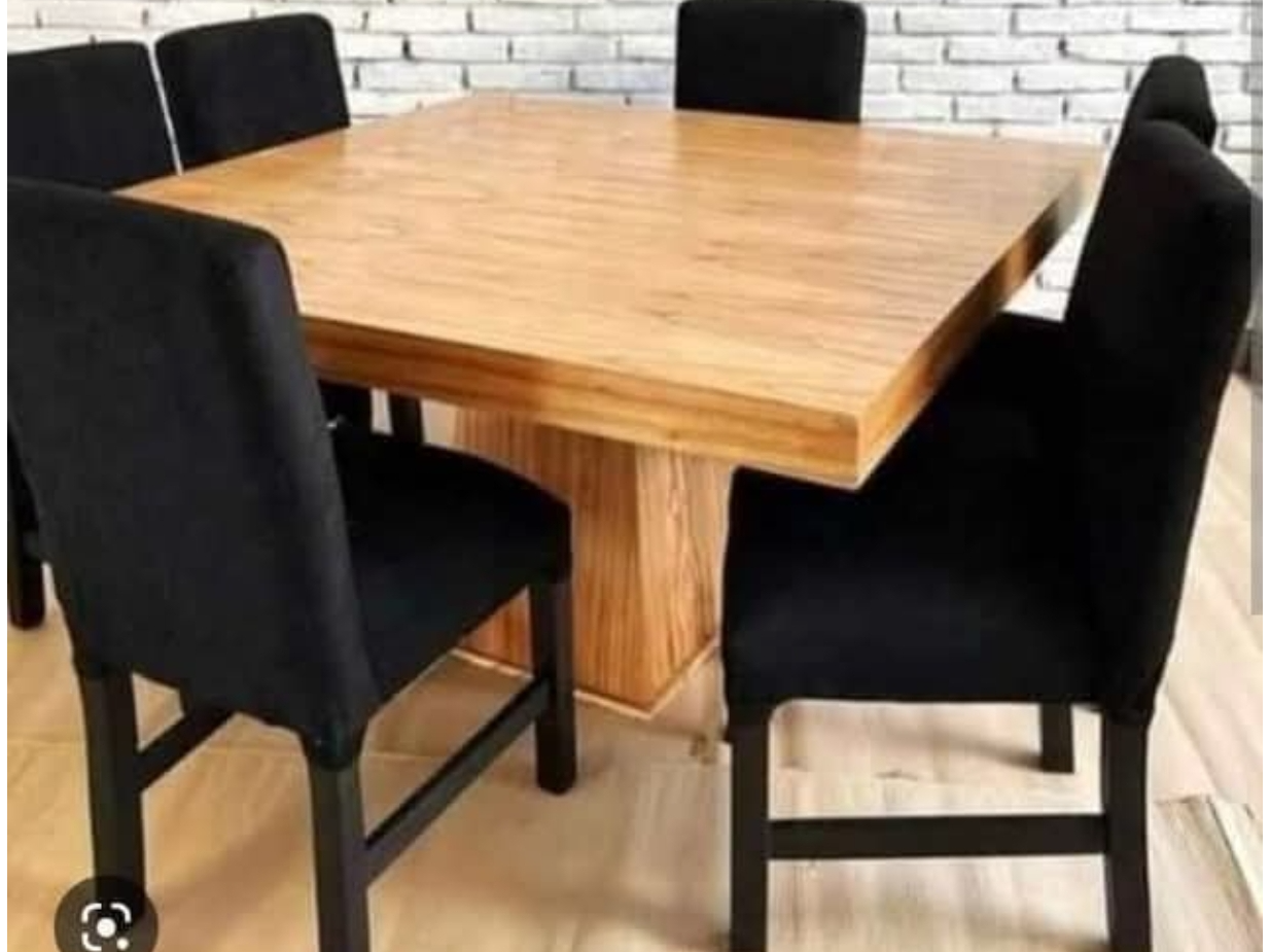 JUEGO DE COMEDOR  CUADRADO CON SILLAS VESTIDAS