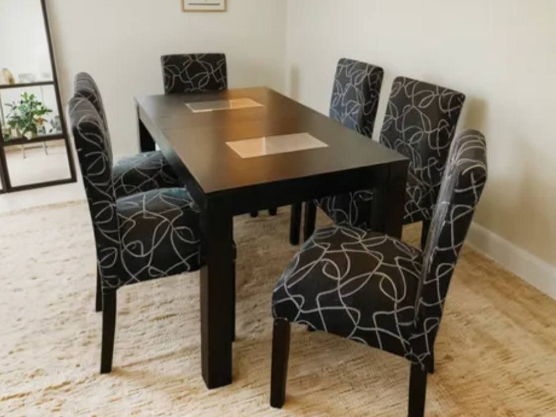 JUEGO DE COMEDOR  MESA CON SILLAS FIRULETES