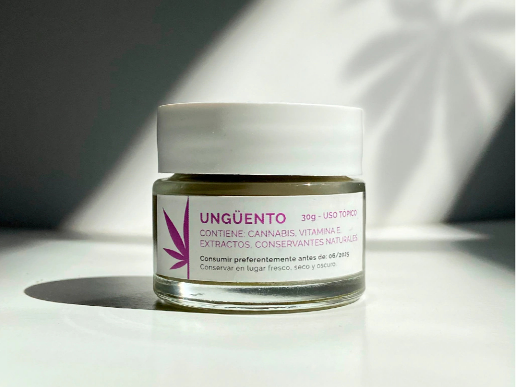 Ungüento con cannabis, vitamine E y extractos naturales 30g