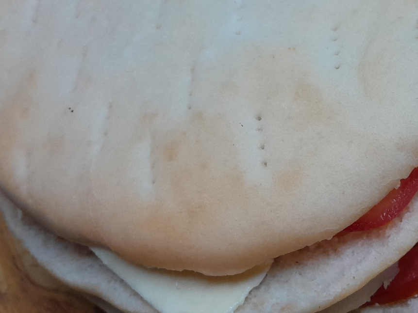 Arabes de tomate, queso y huevo