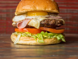 3 HAMBUR COMPLETAS c/ PAPAS