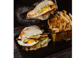 2 TOSTADOS SIMPLES MEDIANOS C/ PAPAS