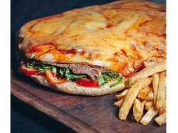 PIZZA LOMO GRANDE COMPLETO (P/ 4 BESTIAS A 6 PERSONAS) bien comidas