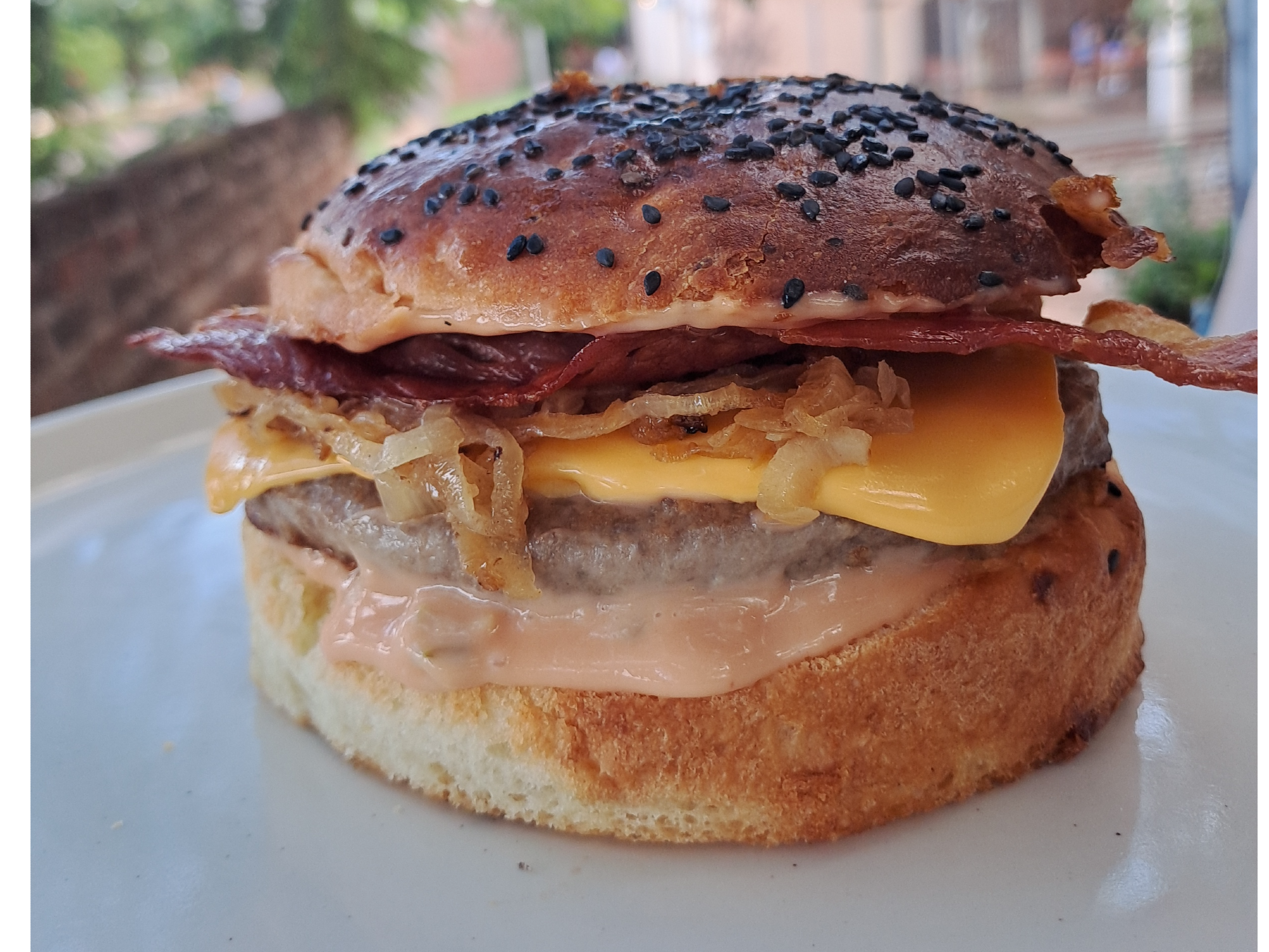 Mega Bacon XL (incluye papas fritas)