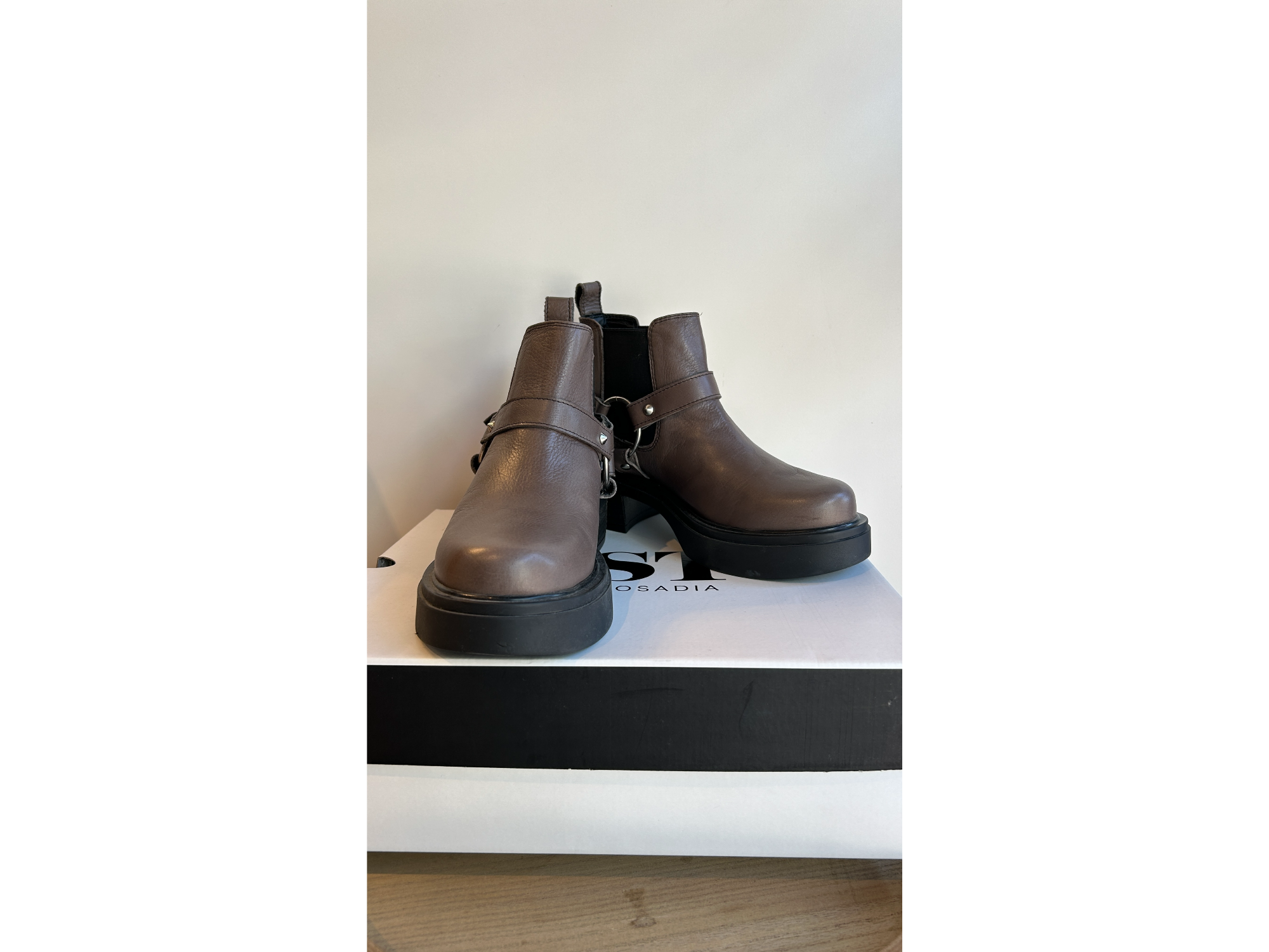Bota Brock